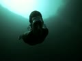 世界で二番目に深い水中陥没穴「ディーン・ブルーホール」にダイビング、疑似体験が楽しめる映像 カラパイア